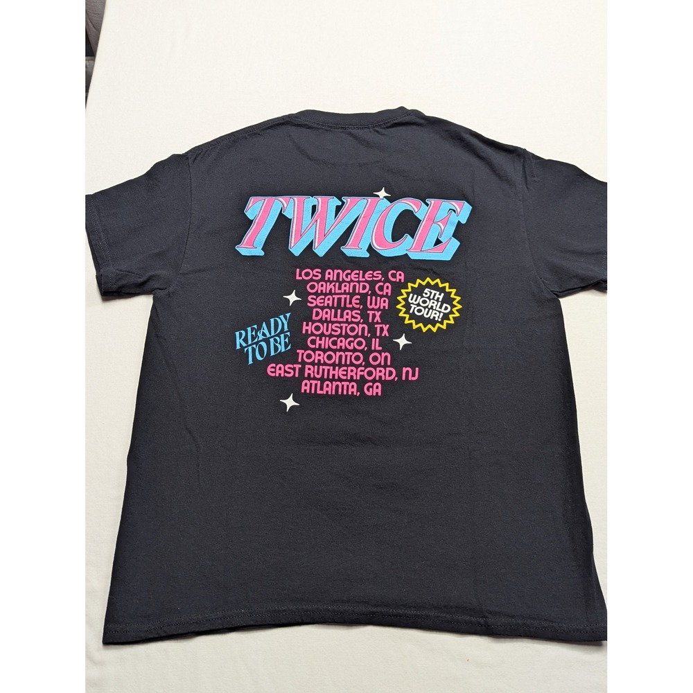Official Concert Twice 5th World Tour Ready To Be Merchandise Medium K-Pop Tee